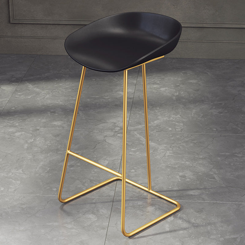 Glam Coffee Shop Footrest Stool Matte Finish Plastic Barstool
