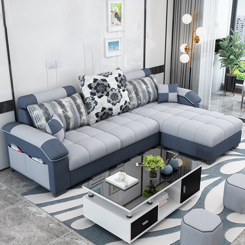 Divano sezionale con schieramento a pipì trapuntato.