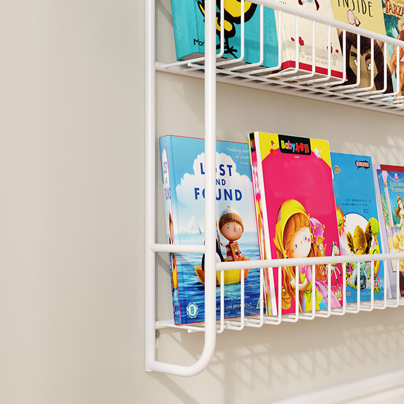 Libreria moderna in metallo galleggiante in metallo chiuso a parete.