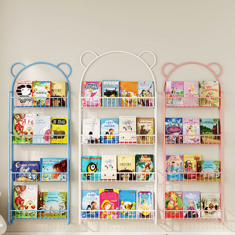 Libreria moderna in metallo galleggiante in metallo chiuso a parete.