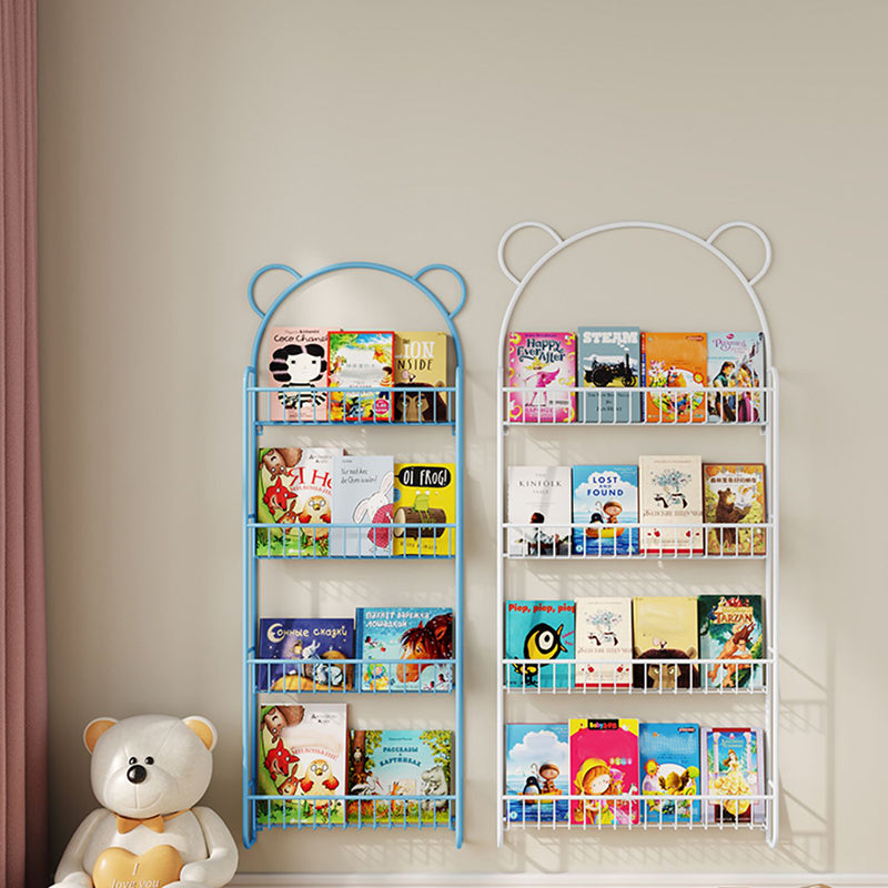 Libreria moderna in metallo galleggiante in metallo chiuso a parete.