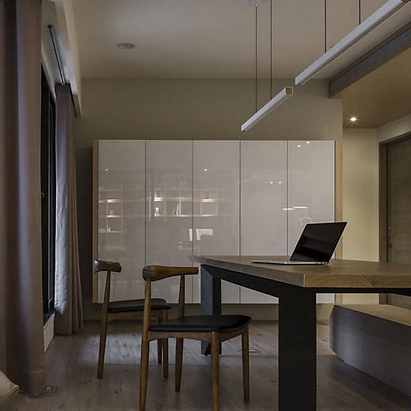 Éclairage d'île de forme linéaire de style moderne