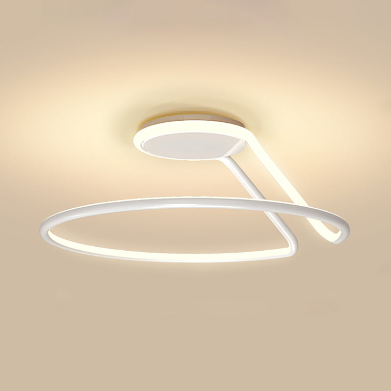 Style moderne en forme linéaire lampe de plafond métal 1 lumière légère plafond pour chambre à coucher