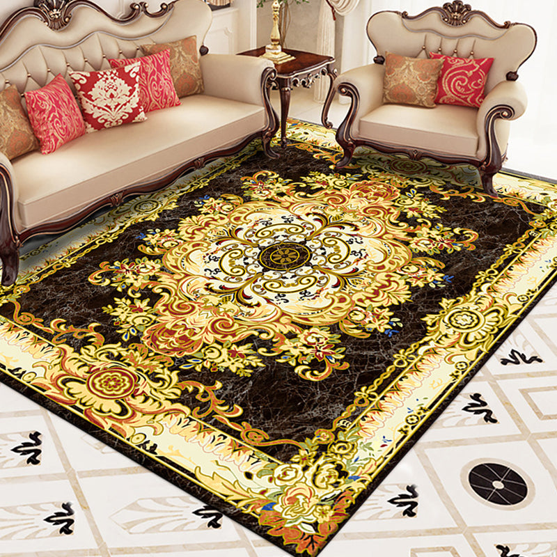 Gold Retro Carpet Polyester Graphic Carpet Stain Resistant Carpet for Living Room