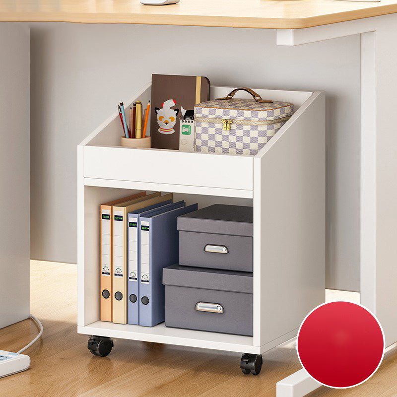 Libreria in stile scandinavo aperto per la sala di studio degli uffici per la casa