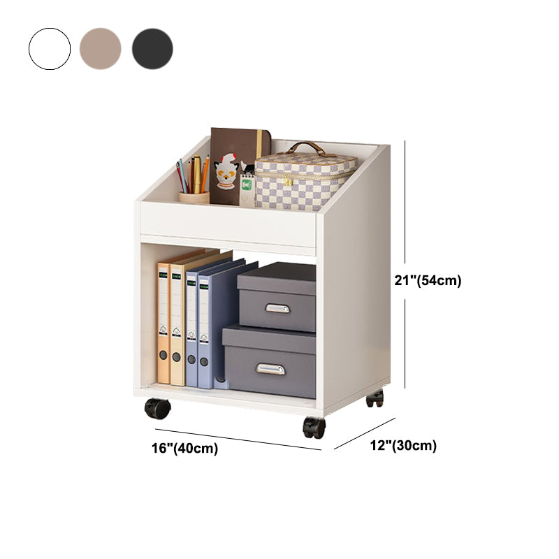 Libreria in stile scandinavo aperto per la sala di studio degli uffici per la casa