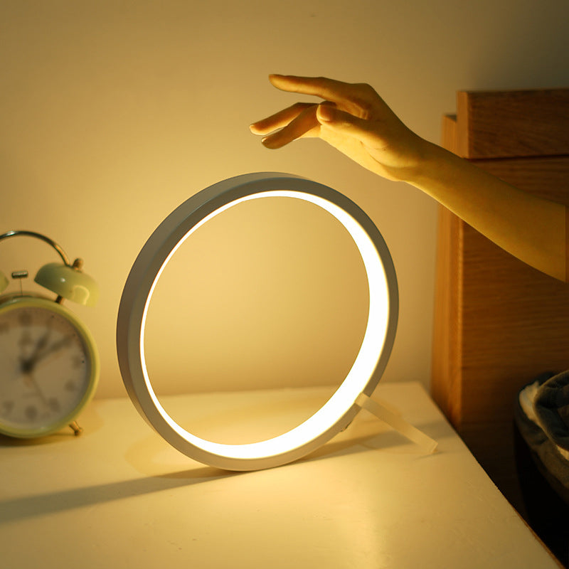Lámpara de escritorio LED lineal de accesorio de iluminación de escritorio de estilo moderno para dormitorio