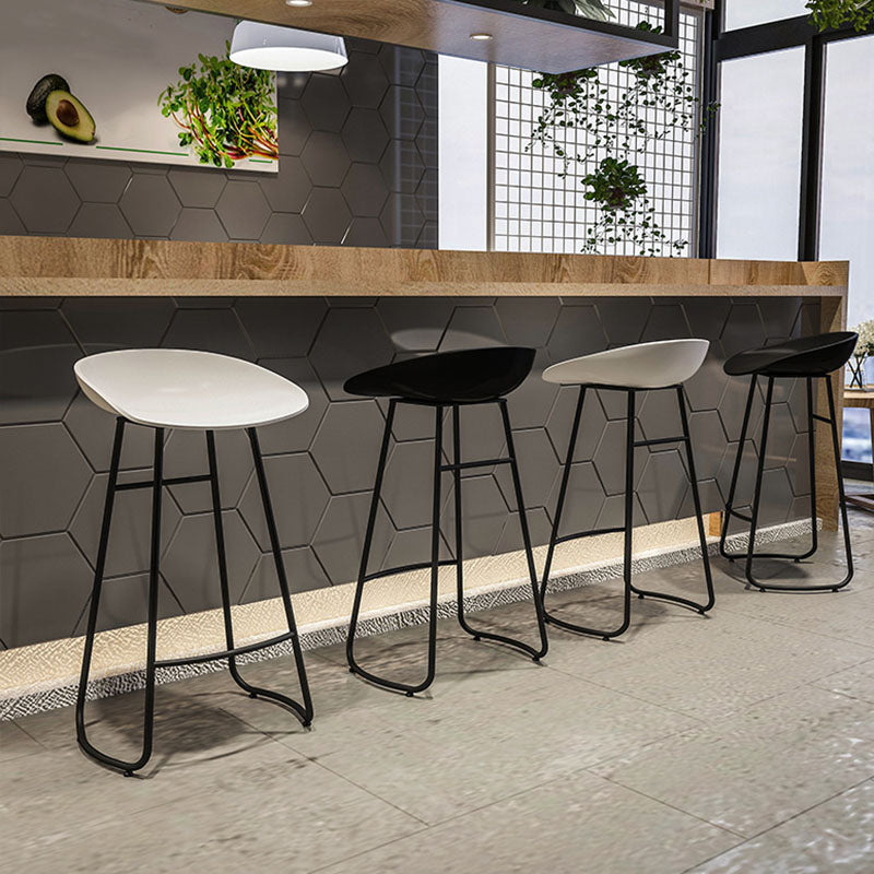 Modern Matte Finish Iron Bar Stool Footrest Milk Tea Shop Stool