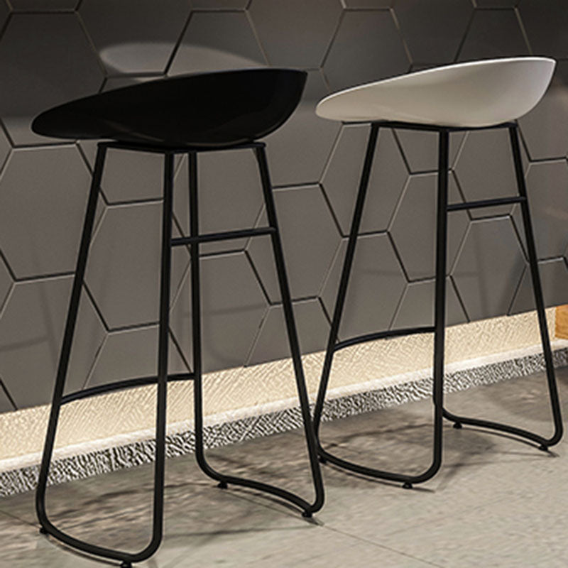 Modern Matte Finish Iron Bar Stool Footrest Milk Tea Shop Stool
