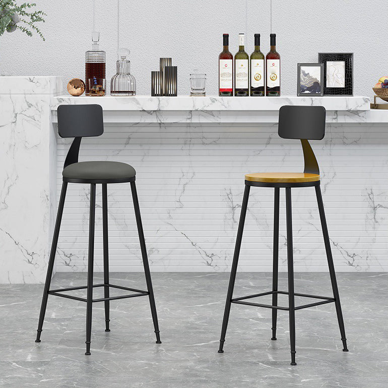 Industrial Coffee Shop Footrest Stool Matte Finish Iron Bar Stool
