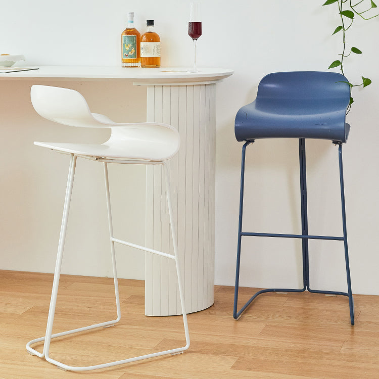 Scandinavian Restaurant Footrest Stool Matte Finish Plastic Bar Stool