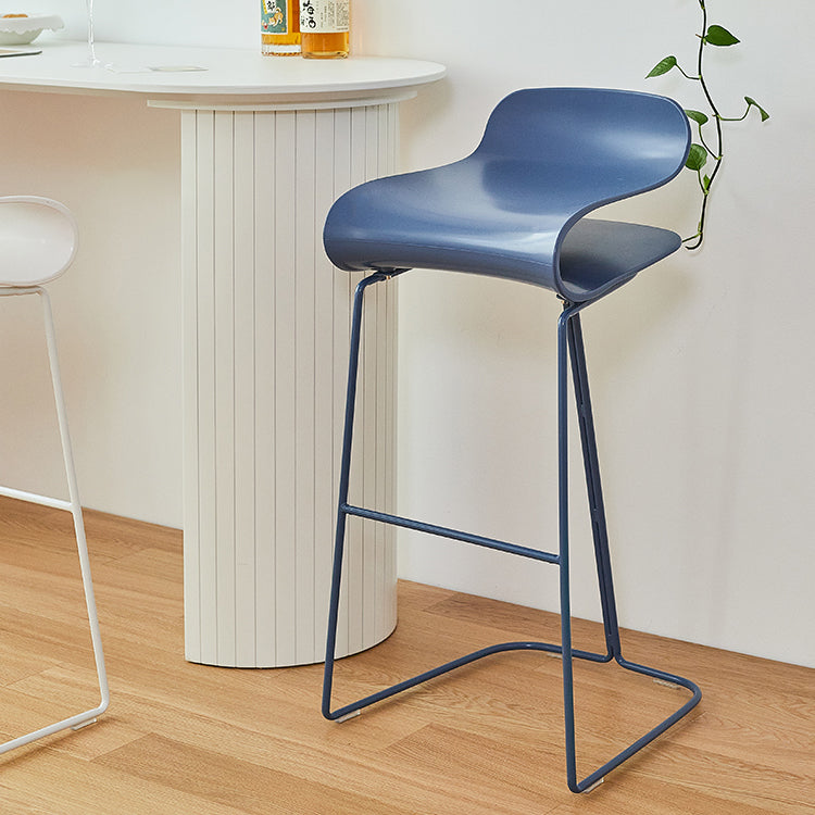 Scandinavian Restaurant Footrest Stool Matte Finish Plastic Bar Stool