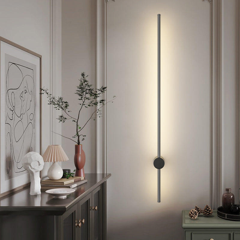 Éclairage mural de forme linéaire en métal