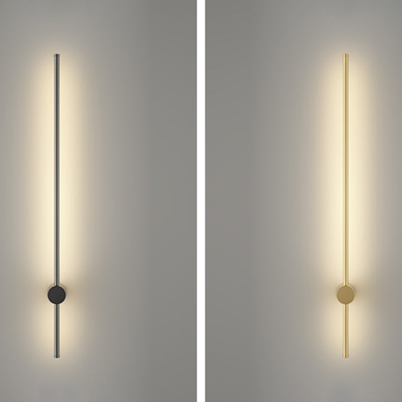 Éclairage mural de forme linéaire en métal