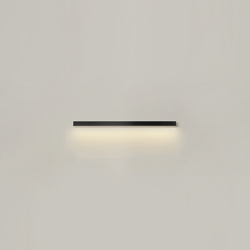 Éclairage mural en métal de forme linéaire