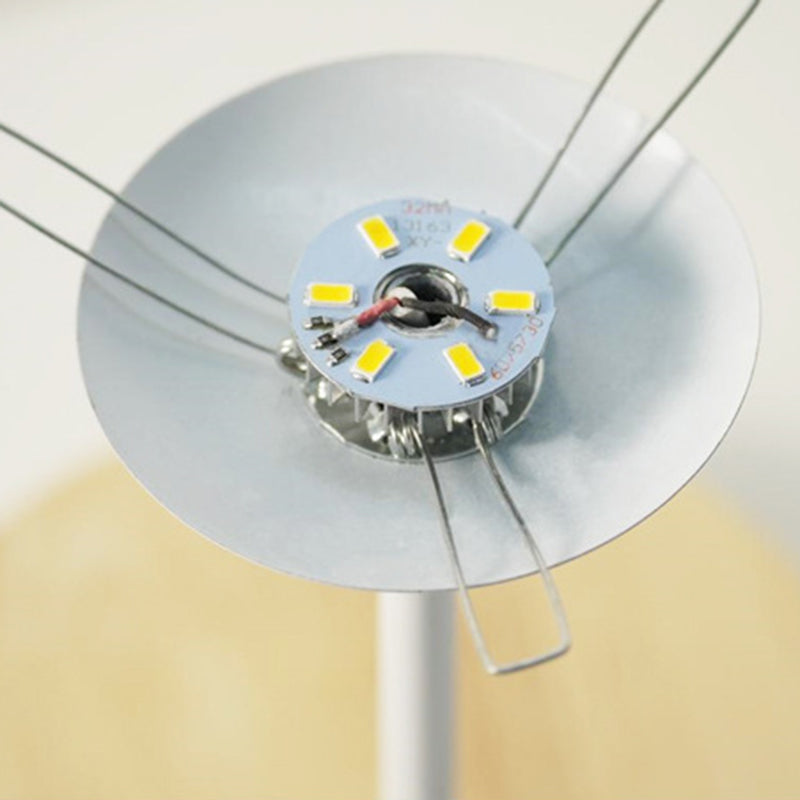 Lámpara de mesa LED Luz de escritorio de madera moderna con sombra Galss para sala de estar (el juguete no incluye)