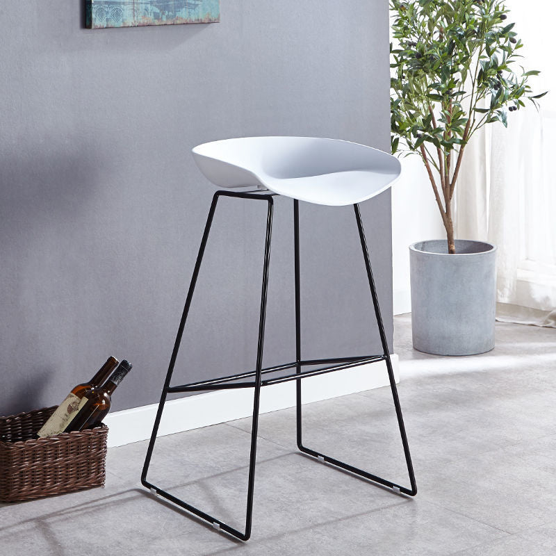 Scandinavian Coffee Shop Footrest Stool Matte Finish Plastic Bar Stool