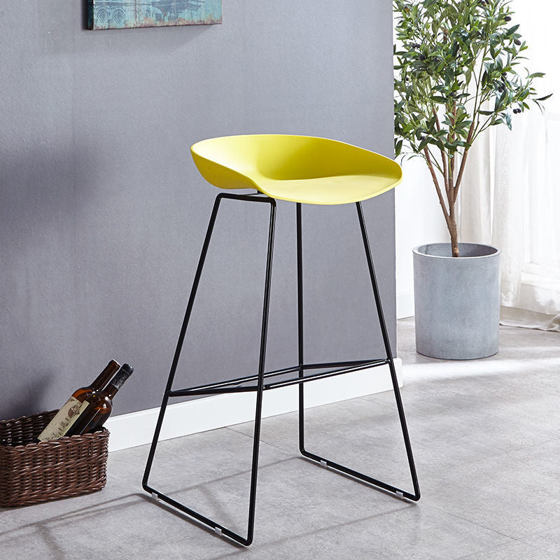 Scandinavian Coffee Shop Footrest Stool Matte Finish Plastic Bar Stool