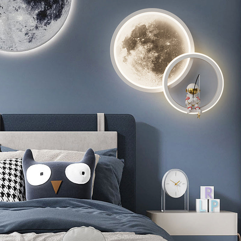 Modern Metal Wall Light Round Shape LED Wall Sconce with Astronaut for Bedroom
