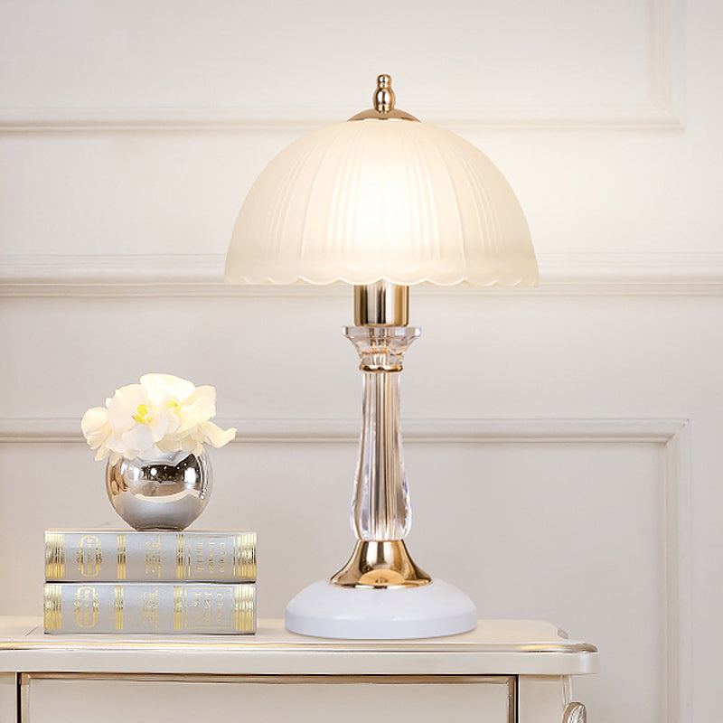Lampada da lettura per soggiorno Hemisphere contemporanea in vetro bianco con 1 lampadina