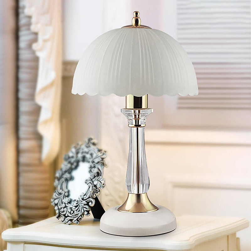 Lampada da lettura per soggiorno Hemisphere contemporanea in vetro bianco con 1 lampadina