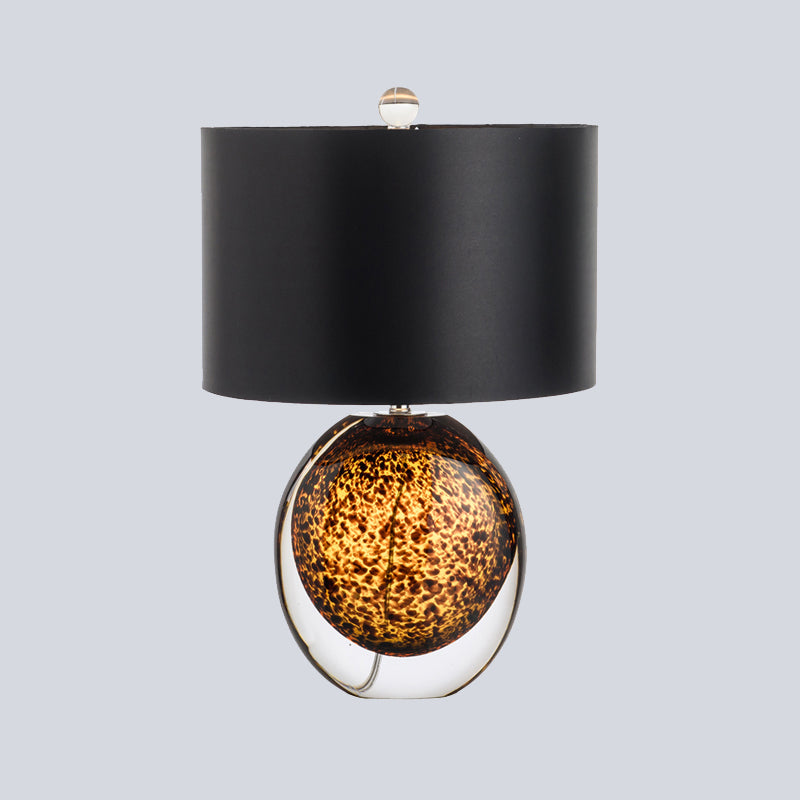 Modernistische Drum Task Lighting Fabric 1-kops kleine bureaulamp in zwart met globe amber geglazuurde kristallen voet