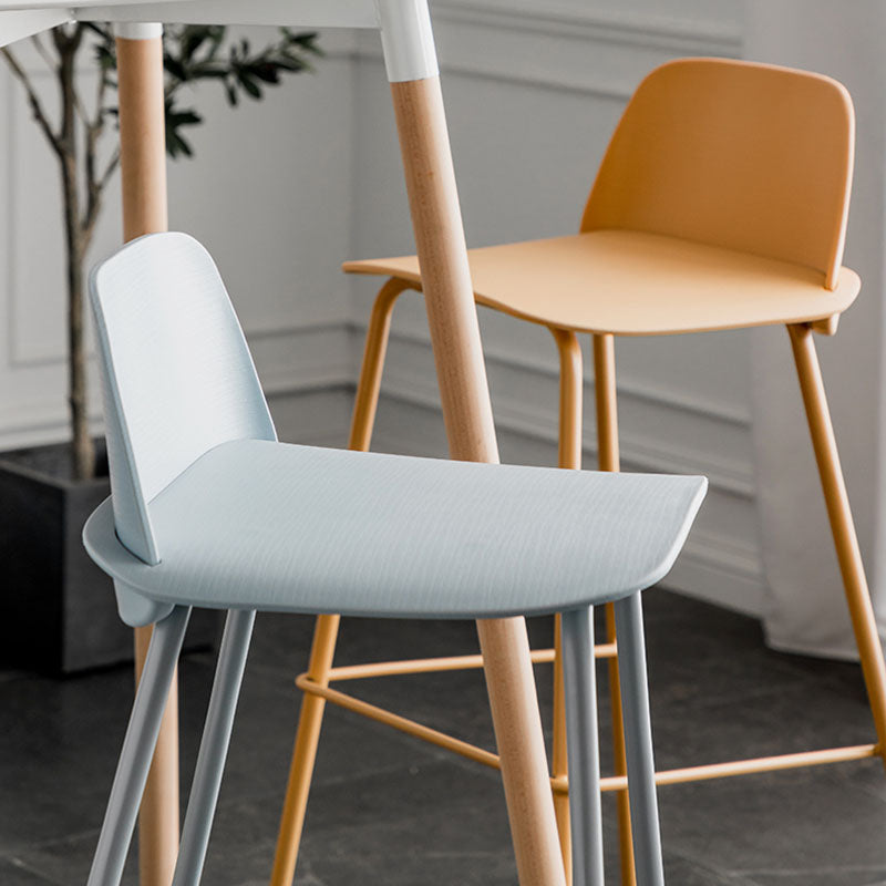 Scandinavian Footrest Metal Barstool Matte Finish Coffee Shop Stool