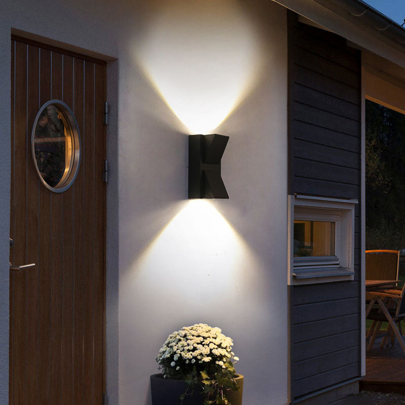 Modern Style Wall Mount Light Black LED Wall Sconce Light with Aluminum for Patio