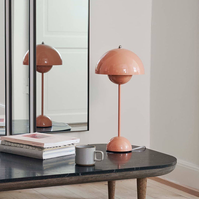 Macaron Style Table Lamp 1-Light Desk Lamp with Metal Shade for Bedroom