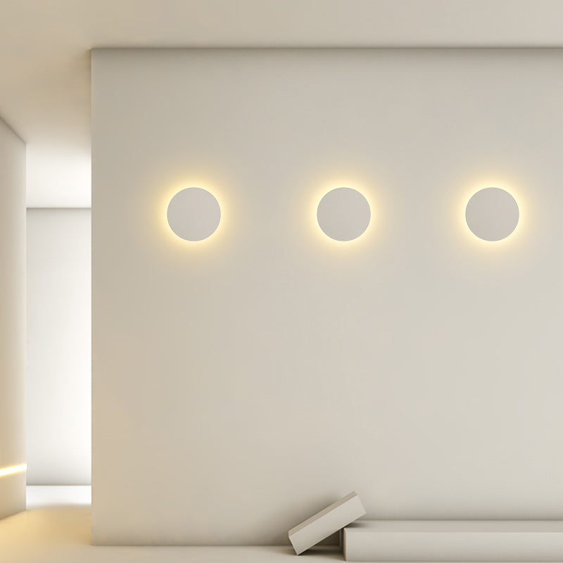 Round Shape Metal Wall Light Modern Style 1 Light Wall Mount Light in White