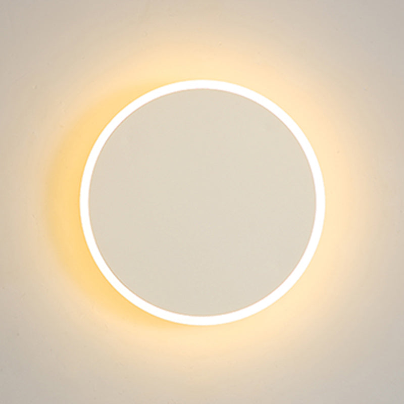 Round Shape Metal Wall Light Modern Style 1 Light Wall Mount Light in White
