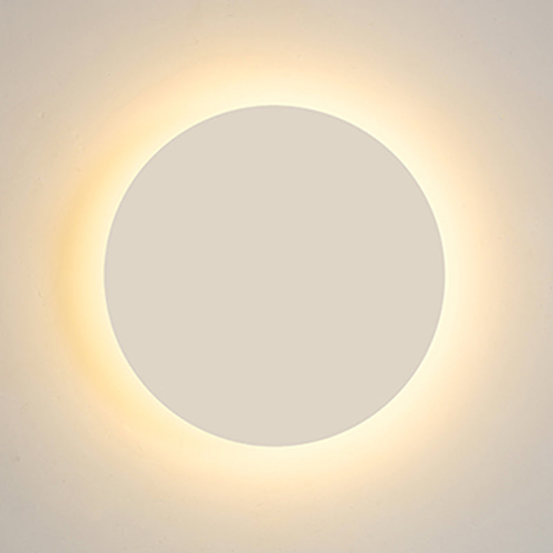 Round Shape Metal Wall Light Modern Style 1 Light Wall Mount Light in White