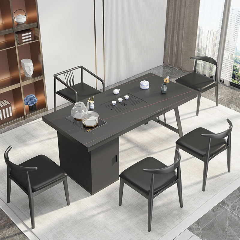 Mesa de comedor con encimera rectangular y tapa de piedra moderna con pedestal doble de metal