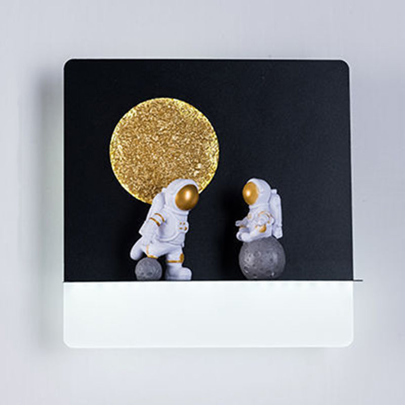 Creative Astronaut Wall Light Modern Style LED Wall Light Fixture for Bedroom