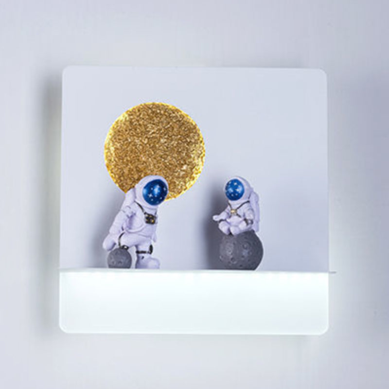 Creative Astronaut Wall Light Modern Style LED Wall Light Fixture for Bedroom