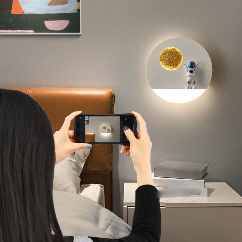 Creative Astronaut Wall Light Modern Style LED Wall Light Fixture for Bedroom