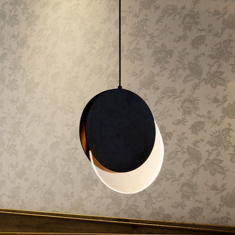 Éclairage suspendu à suspension simple à la LED métallique Soupchée suspendue à l'arrière avec conception de nouvelle lune