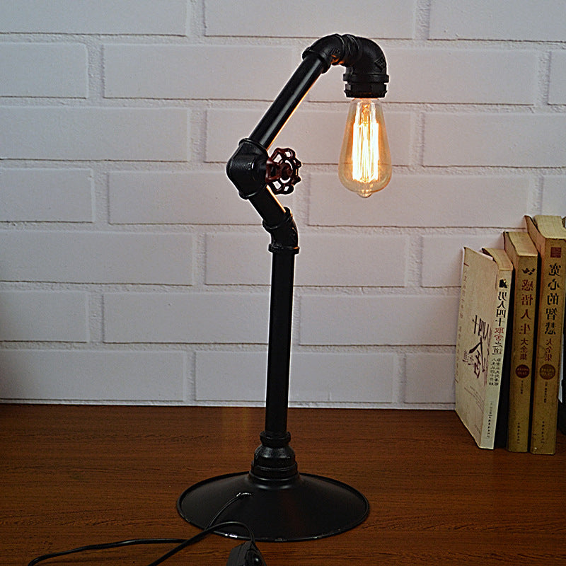 Illuminazione da tavolo industriale per tubi ad arco Lampada da notte plug-in metallica a 1 testa in nero con base rotonda