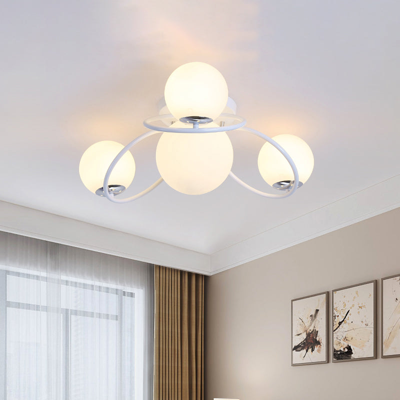 4-Lamp Slaapkamer Flush Verlichting Modernisme Wit/Zwart Plafond Flush Mount met ronde melk glas Shade