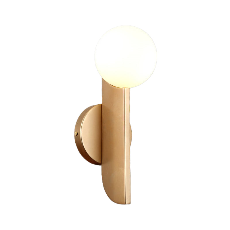 1 luce moderna per finitura in oro moderna a parete d'angolo leggero con sfera di vetro lattiginoso