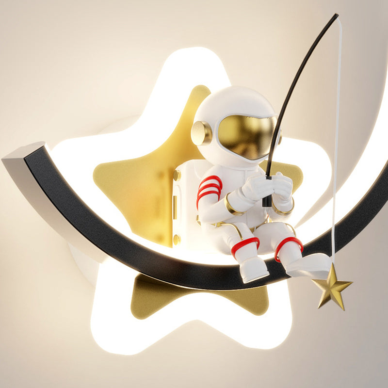 Modern Style LED Wall Light Fixture Creative Astronaut Wall Light Sconce for Bedroom