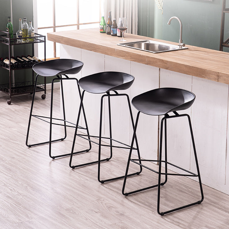 Modern Dessert Shop Footrest Stool Matte Finish Iron Bar Stool