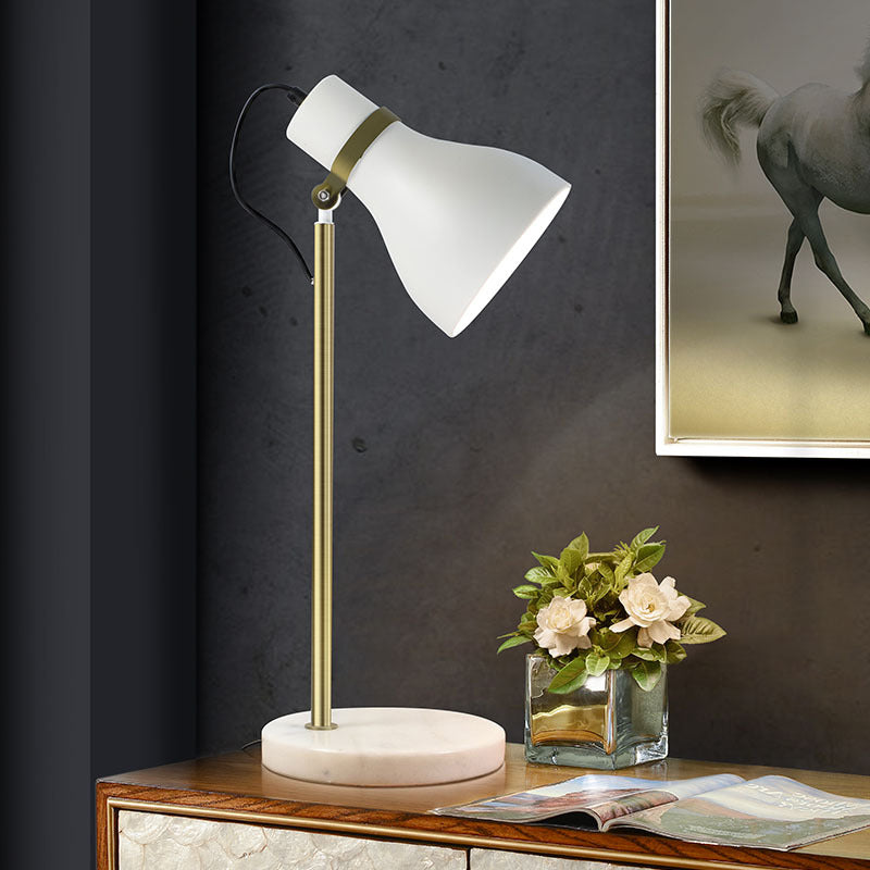 1 tâche de chevet de tête éclairage modernisme lampe de table de nuit blanche avec ombre en métal de trompette