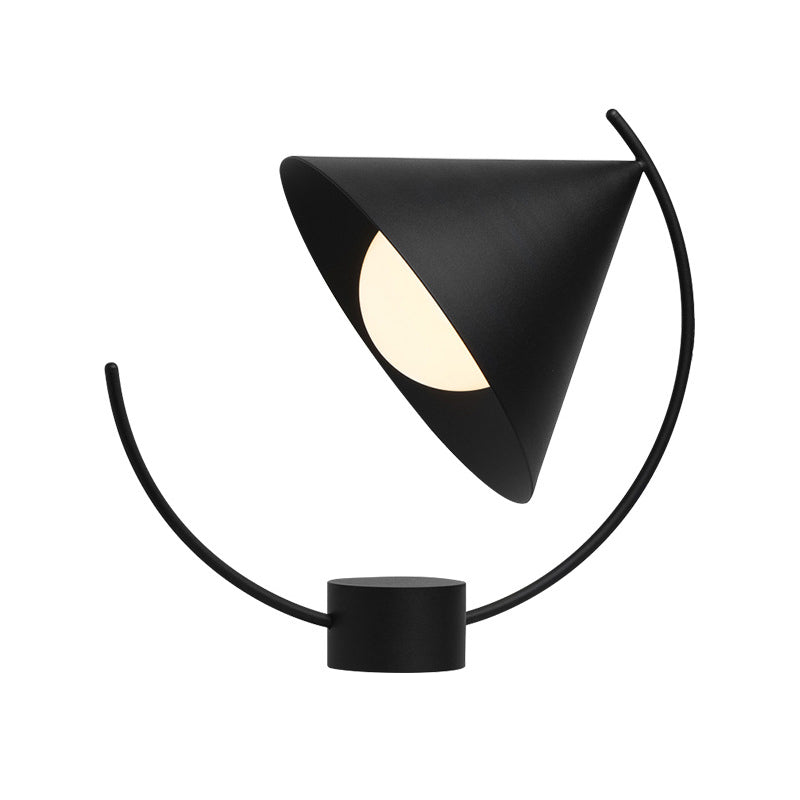 Luce da tavola svasata moderna metallo 1 testa lampada da scrivania nera con tonalità in vetro bianco globo