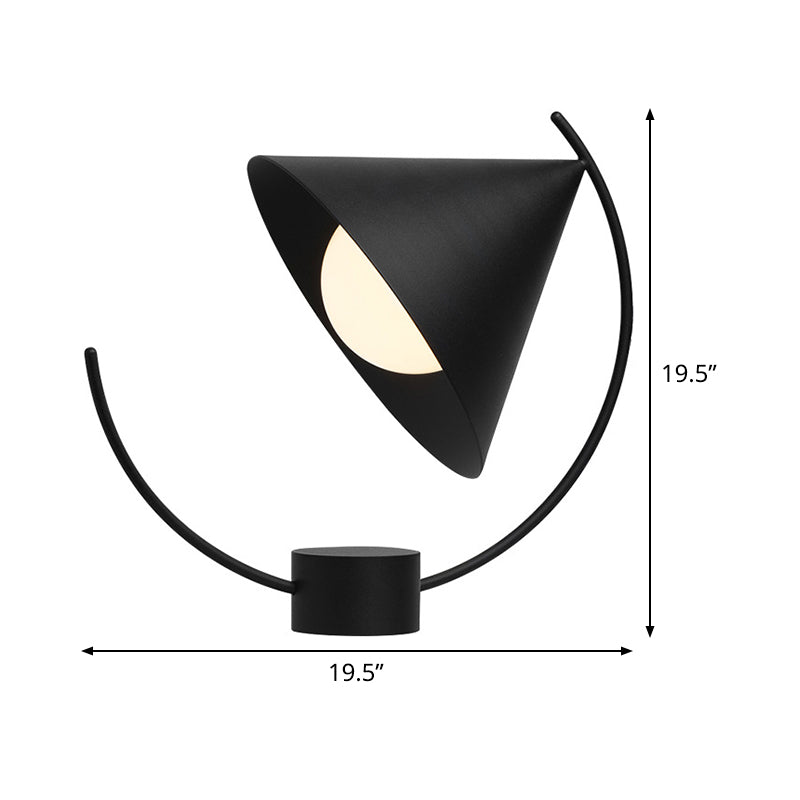 Luce da tavola svasata moderna metallo 1 testa lampada da scrivania nera con tonalità in vetro bianco globo