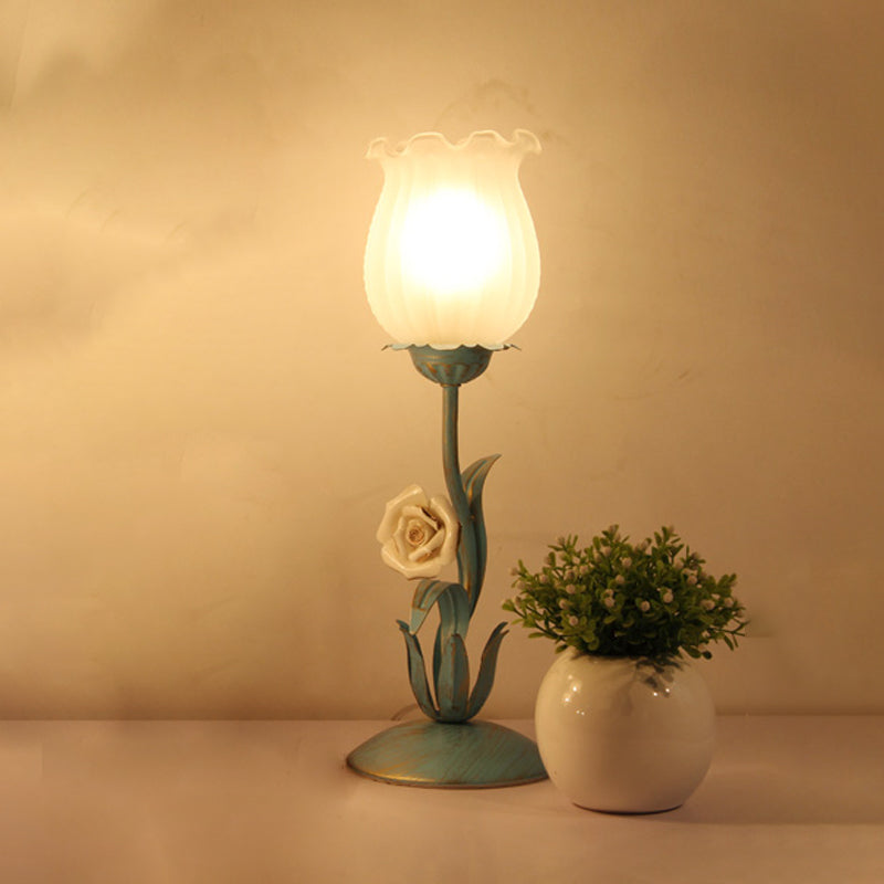 1 Lampenblüte Tischbeleuchtung romantischer pastoraler blau/rosa Metall -Nachttisch -Lampe für Wohnzimmer