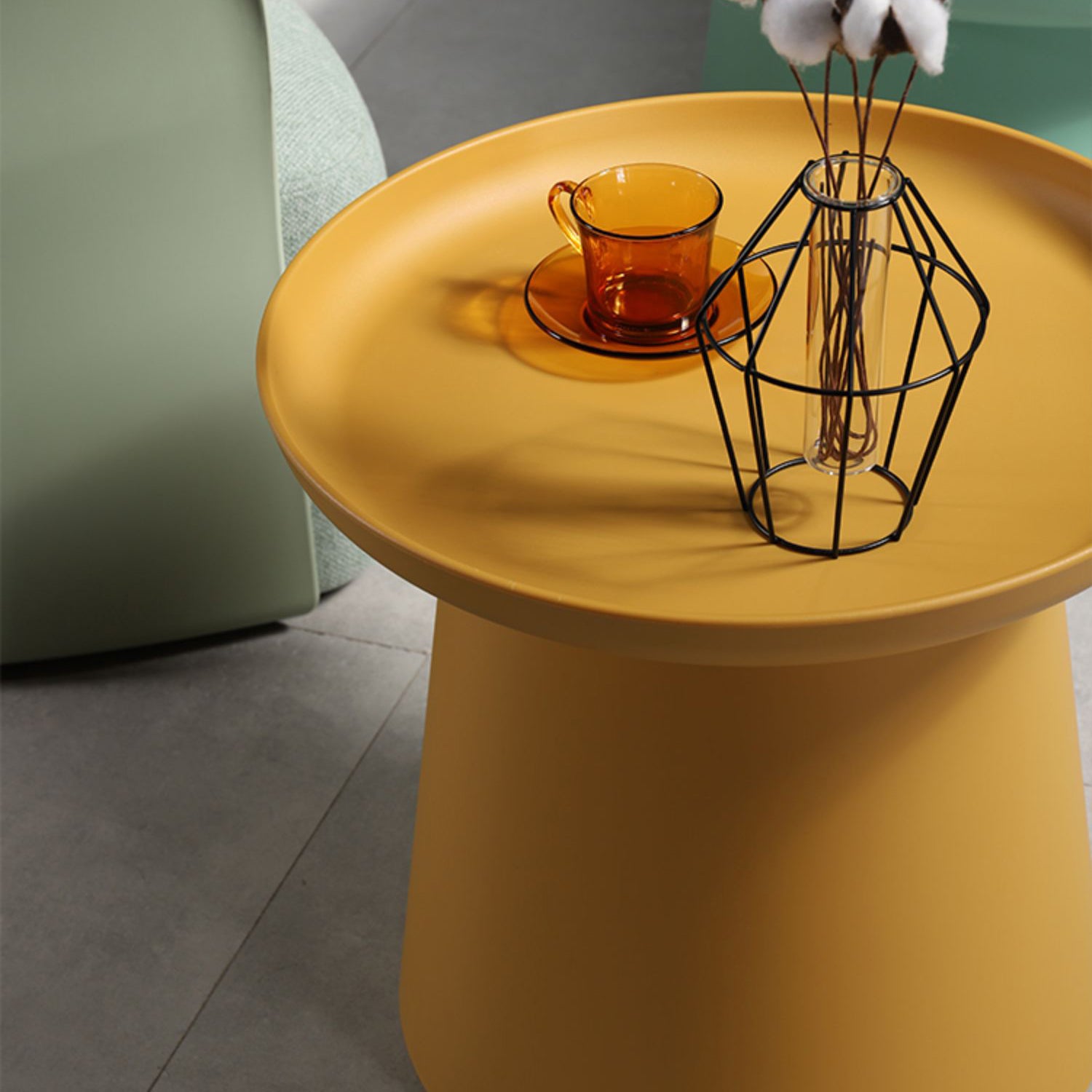Scandinavian Round Tray Top Side End Table Plastic Pedestal End Table