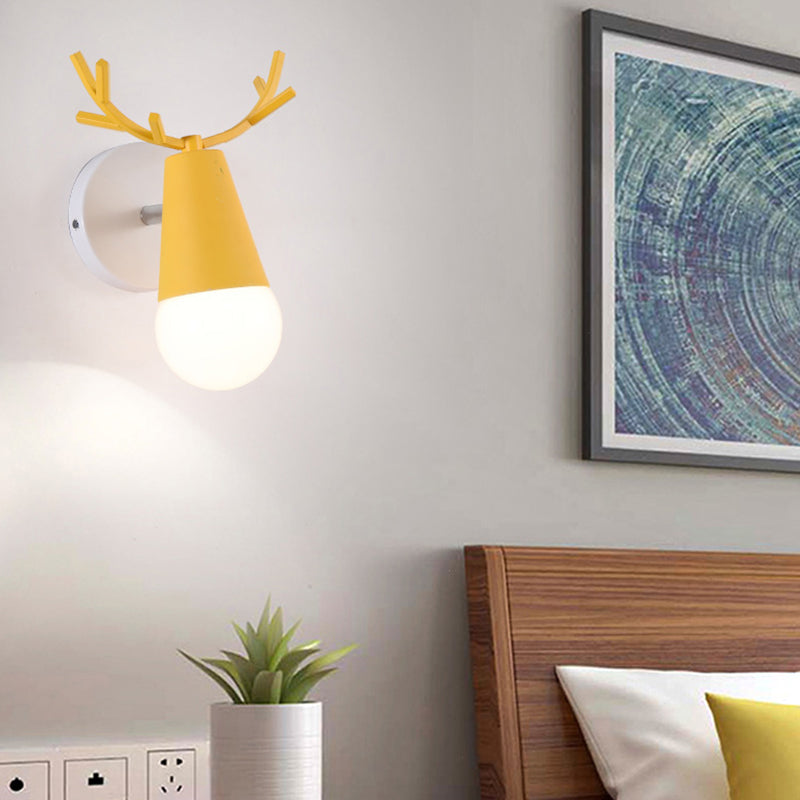 Mehrfarbige Wandleuchte, nordische, minimalistische Wandleuchte für Schlafzimmer