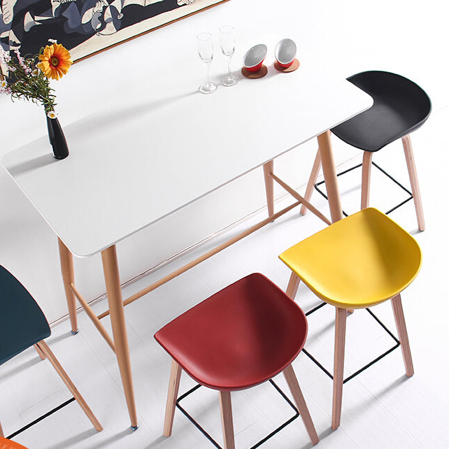 Contemporary Bar Stool Plastic Counter Bar Stool with Wooden Legs