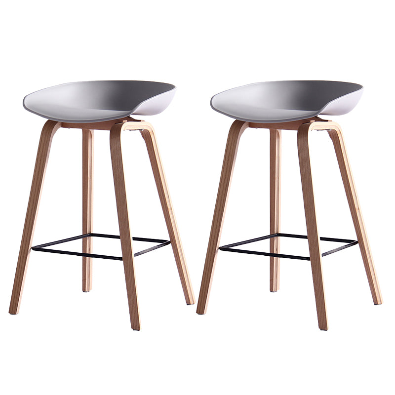 Contemporary Bar Stool Plastic Counter Bar Stool with Wooden Legs